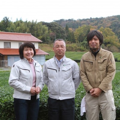 創業50年余りの茶園で除草作業のお手伝い！お茶の栽培はもちろん、人と人のつながりを大事にした交流事業も行っています！