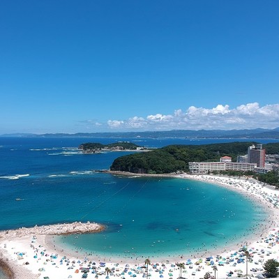 美しい海と神々しい山々のある南紀白浜の中心　白良浜の目の前のシンプル＆フレキシブルなのに源泉掛流し天然温泉もある新しいスタイルのホステルで宿泊業務・企画広報のお手伝いをしてみませんか！？