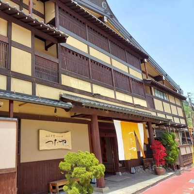 【明治44年から続く全9室の小さな温泉宿】年末年始、木曽の魅力が沢山詰まった宿でおもてなしをしながら過ごしてみませんか🌿最寄り駅から徒歩３０秒程！全館畳敷の小さな宿の温かな温もりを体感してください！