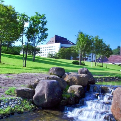 今年の夏は新潟の大自然に囲まれたリゾートホテルの屋外レジャー施設⛱️＆キャンプ場🏕️でおてつたび🌻夏の風物詩「津南ひまわり広場」は必見です♪ ＼友人参加歓迎😊／