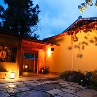 日本三名泉 有馬温泉｜雪景色美しい温泉宿で、お客様のおもてなし業務を裏方から支える💪有馬温泉で唯一「金泉」「銀泉」の泉源を有するお宿で、お手伝い