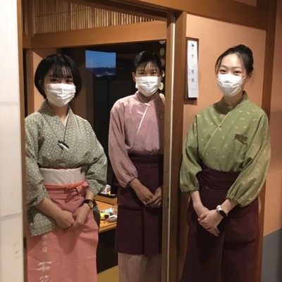 【伊豆稲取温泉♨️】館内リニューアルにつき募集します！海が目の前のお宿で「フロント／客室セット業務」のおてつたび♪女性が活躍している現場です💪