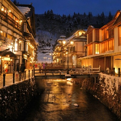 銀山温泉「能登屋旅館」でおてつたび♪フロントでの接客や清掃・朝食会場での給仕補助をお願いします。大正浪漫の香りとともにお客様を笑顔でお迎えしませんか?