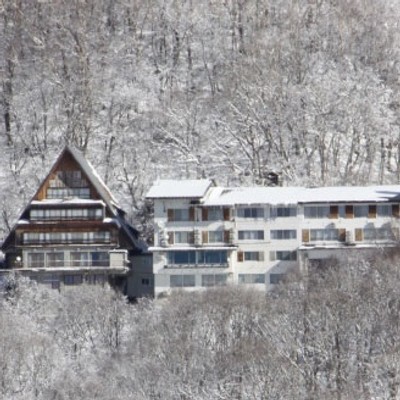 まかない３食付き🍙リフト券無料！志賀高原の発哺温泉でお手伝い募集⛄｜ホテル業務｜かけ流し温泉入浴と、ゲレンデでスキー・ボードも楽しめる⛷スキー場まで０分！