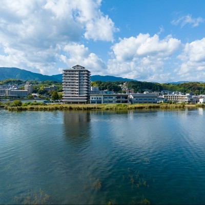 琵琶湖畔に佇むお宿🌿おごと温泉の名湯と琵琶湖の風に包まれるホテルで、食事配膳／接客のお手伝い