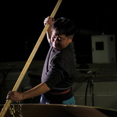 老舗芋焼酎蔵で、焼酎づくりのお手伝い！「結のまち」の情熱に触れてみませんか？