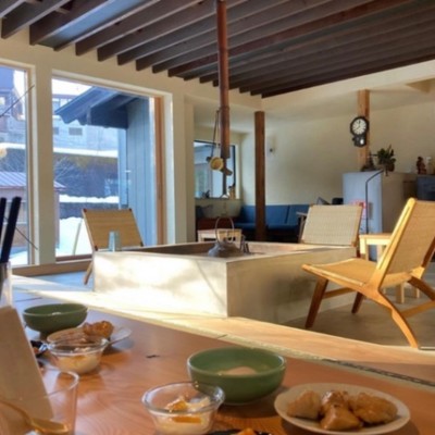 積雪と温泉がたっぷりの古き良き野沢温泉村、たくさんの海外からのお客さんをおもてなしを、建築会社がこだわってつくった民宿で働いてみませんか