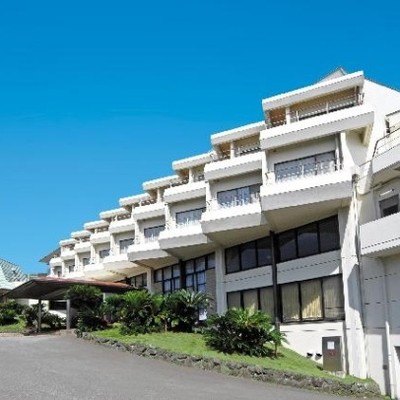 【伊豆高原】【レストランサービス】【GW】わんちゃんと一緒に泊まれるホテルでお客様をお出迎えするお手伝いを一緒にしませんか？ホテルのお仕事初めてでも大丈夫！わんちゃん好き大歓迎です♬