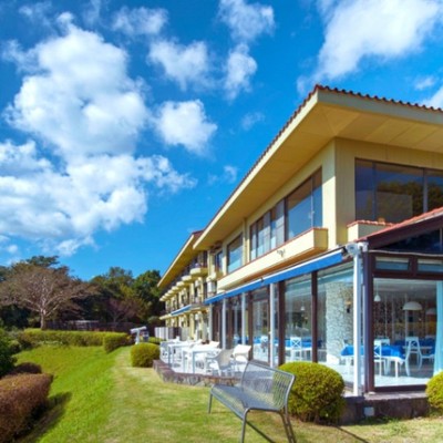 【現地で交通手段を確保できる方限定🚙】城ヶ崎海岸で客室清掃♪15時以降は完全フリー！周辺は観光スポットが沢山🐶ホテルの裏方を学びながらわんちゃんに癒される🐾