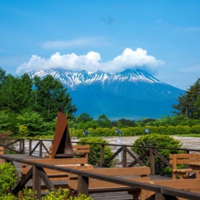 「日本で最も美しい村」認定の木曽御嶽山の眺望と星空が素晴らしい高原の一軒宿でお手伝い！
