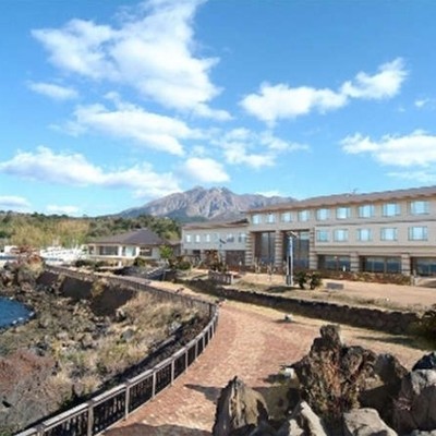 桜島マグマ温泉🧖源泉かけながし湯と波穏やかな錦江湾が目の前のお宿でお客様接客と清掃のお手伝い