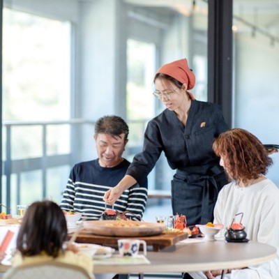 【伊勢志摩】世界中の子育て家族から愛される旅館でおてつたび♪フロントやホールスタッフのお手伝いをお願いします。観光業や旅館のお仕事に興味のある方歓迎！お仕事終わりは天然温泉でリラックス…♪