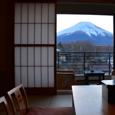 【日本一の富士山】と【雄大な山中湖】の大自然に囲まれた旅館で一緒に楽しく働きませんか？SNS等で発信することが好きな方大歓迎！