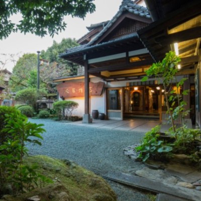 『美人の湯』が自慢の老舗温泉旅館で、6泊7日で“中居さん”としてお手伝いしてくださる方を募集しています（未経験の方でもOKです）