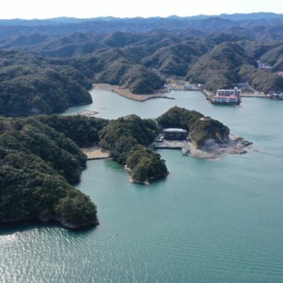 【下膳作業と食器洗浄】紺碧の海と天然温泉が湧く「中の島」。都会の喧騒を忘れさせる一島一旅館という立地の中で、お客様への感動のひと時を一緒にお手伝いしませんか。