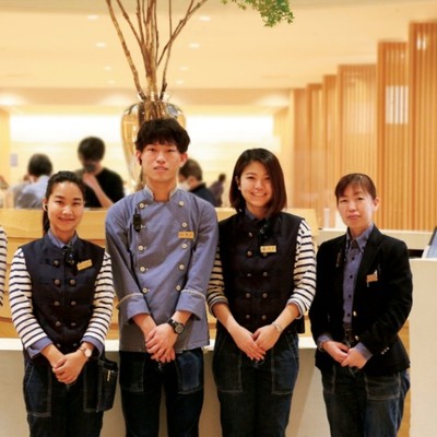 【夏を満喫したい方歓迎♪】海が綺麗な白浜でプールの監視員をしてみませんか？白浜の海を一望する当館自慢の屋外プールです！