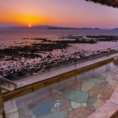 和歌山県/夕日百選に選ばれた絶景ホテル 『シーサイドホテル加太海月』で、配膳業務のお手伝い♪お仕事終わりは、とろとろ湯の温泉でリラックス！