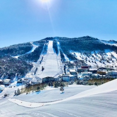 【日程調整可能】パウダースノーリゾート地でおてつたび大募集♪休憩時間はゲレンデへGO！日本最大級のゲレンデを滑りつくせ！＜レンタル無料＞