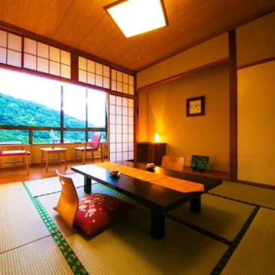 世界自然遺産屋久島で旅館のお仕事、山、川、海が極近。