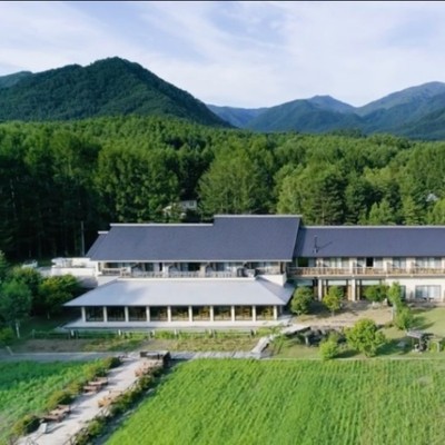 「日本で最も美しい村」認定の眺望と星空が素晴らしい高原の一軒宿でお手伝い！