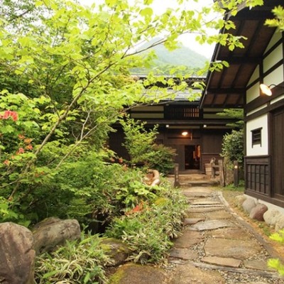 北アルプスに囲まれた約170年前の飛騨の古民家再生宿で働きながら自然を満喫しませんか？国内屈指の湯量を誇る奥飛騨温泉郷で湯めぐり達人★富山、長野、愛知県まで移動圏内！ 