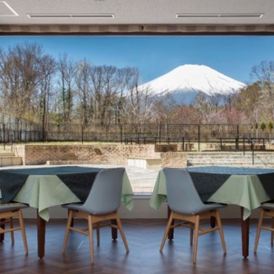 【山中湖】【GW】富士山を望むわんちゃんと一緒に泊まれるホテルでお客様をお出迎えするお手伝いを一緒にしませんか？ホテルのお仕事初めてでも大丈夫！わんちゃん好き大歓迎です♬