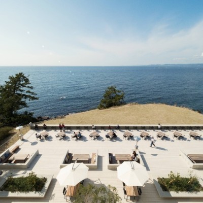 【7月短期】海が綺麗な白浜でプールの監視員をしてみませんか？白浜の海を一望する当館自慢の屋外プールです！