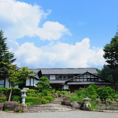 自然に囲まれ空気が美味しい猿ヶ京。一日働いた身体を温泉で癒しながら過ごす猿ヶ京STAY。座敷童子の逸話が残る温泉宿で過ごしてみませんか。座敷童子に会えていいことが起こるかも・・・。