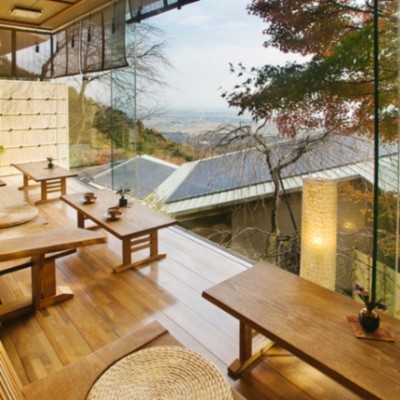 【養老温泉】養老の滝、養老公園など観光地と自然環境に恵まれた温泉地で、自分をととのえながらおてつたびしませんか♪＜仕事内容…配膳下膳のお手伝い＞