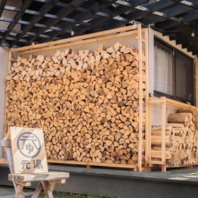 人口1,400人の村にある「森を味わう薪の宿」で薪割りのおてつたびしませんか？?