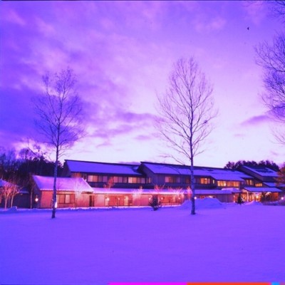 「日本遺産」「日本で最も美しい村」認定の木曽路でお手伝いをしませんか？江戸時代から続く33４年の歴史ある中山道の老舗宿が営む木曽御嶽山の眺望と星空が素晴らしい高原の一軒宿での接客サービス全般のお仕事です。