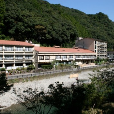 世界遺産熊野古道近くの旅館です。おてつたびの間に熊野古道中辺路、小雲取越え、大雲取越え完歩できるかも
