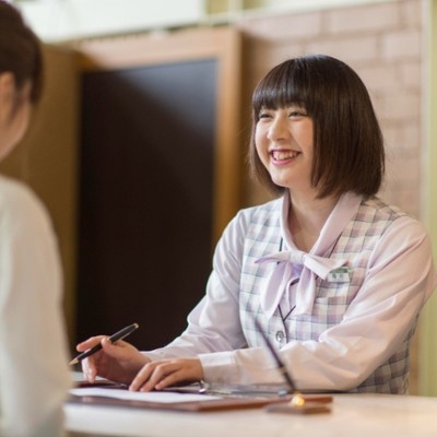 八ヶ岳の広大な森の中にあるドッグランを持つわんちゃんと泊まれる施設で《フロント》おてつたび♪わんちゃん好き大歓迎♬