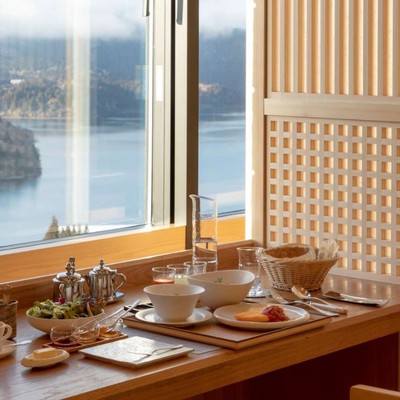 【洋食調理補助】芦ノ湖を見下ろす高台で、箱根と暮らす日々へ ― 四季を映す絶景の宿で、自然に包まれるおてつたび ― 🌿