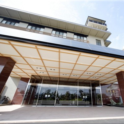 あわら湯のまち駅から徒歩約10分！あわら温泉の旅館でおてつたび｜夜は駅前の屋台村「湯けむり横丁」で一杯