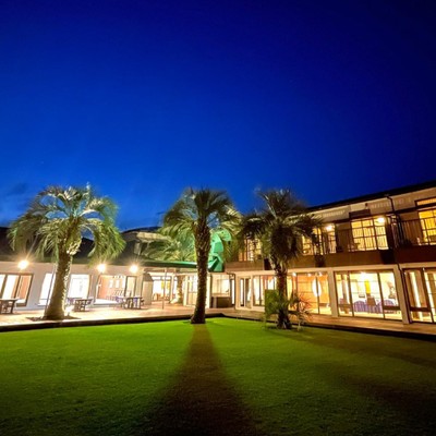 目の前は国際基準をクリアした美しいビーチ🌊九十九里の料理宿で暮らすように働く「客室清掃」「食事準備／配膳」のおてつたび。休日はサーフィンやドライブ、ゆっくりと海を見て過ごす時間も◎