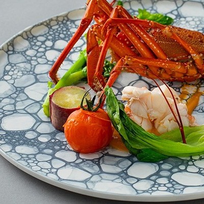 駿河湾の海の幸と伊豆の旬鮮野菜を活かす、和×フレンチの宿で“食のおもてなし”を支える調理補助🔪｜富士山と海を望む全8室の隠れ宿でおてつたび【現地で交通手段を確保できる方限定🚙】