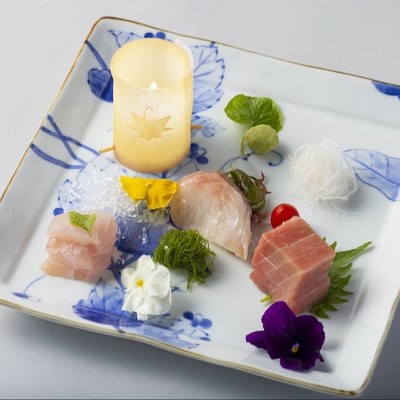夏、伊豆らしさと季節感を一皿に。駿河湾と夕陽を望む、全8棟の古民家風離れ宿で創作懐石を支える『調理補助』のおてつたび🐟