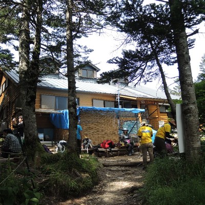 【山好き大集合】標高2580m！登山口から徒歩で片道３時間の山小屋でのてつたび！南アルプス塩見岳と小河内岳をつなぐ稜線上の「三伏峠小屋」