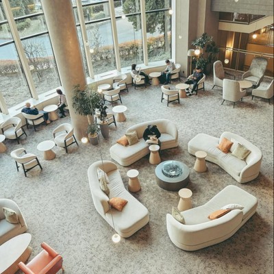 3時間しっかり働いて、あとは自由時間！春休みの学生さんやご友人同士の参加も歓迎です。八ヶ岳山麓のリゾートホテルで『館内作業・家具移動』のお手伝い◎富士山や南アルプスの絶景に囲まれながら、身体を動かすお仕事です。