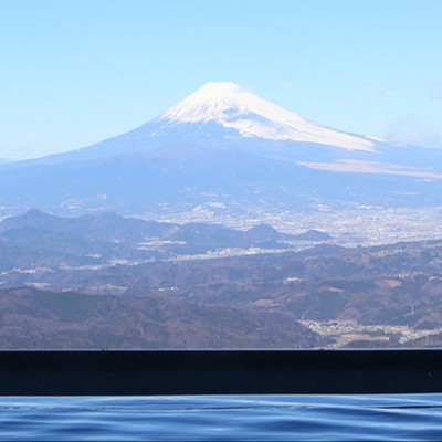 【富士山と満天の星空を望む天空リゾート✨】バストイレ付の完全個室で快適滞在♪  朝夕の調理補助のお手伝い【現地で交通手段を確保できる方限定🚙】