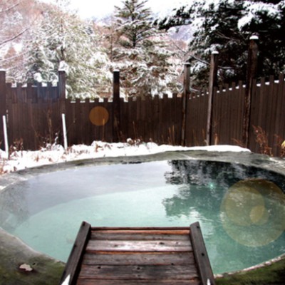 樹齢1650年の丸太の露天風呂の宿のお仕事です♬