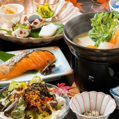 「自然と静寂に包まれて働く」山荘の食を支える料理人の仕事
