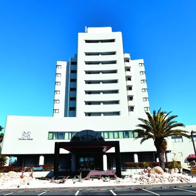 白浜を一望できるオーシャンビューホテルで、お客様のおもてなし！｜仕事終わりには天然温泉で一休み