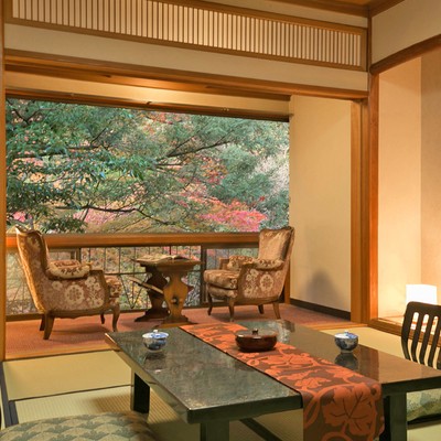 【信州・下諏訪温泉】300年続く老舗湯宿でのおもてなし体験「仲居さん」のお手伝い📚文豪ゆかりの名園で心温まる和のひととき（公共交通機関でお越しの方）
