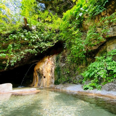 5月は新緑輝く初夏の富山に来られ〜！秘湯の宿『記念日の宿』でおてつだいしませんか？お客様を笑顔でもてなしてくださる方大募集🌸2025年、露天風呂もオープンしてます🧖‍♀️