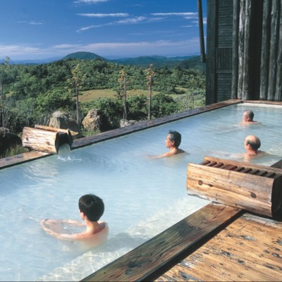 【調理師免許をお持ちの方限定】｜珍しい強酸性の温泉♨×標高1100m四季折々の自然×星に包まれる日々 ― 須川温泉 栗駒山荘で過ごす、山の上のおてつたび ―【現地で交通手段を確保できる方推奨／普通自動車免許保持必須】