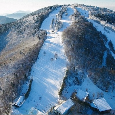 中国地方を代表するスキー場『瑞穂ハイランド』🎿ゲレンデで幅広いお仕事をお願いします。リフト補助／除雪／レストランなど。友人同士やカップル同士の参加も歓迎。休日にはウィンタースポーツも楽しめます◎