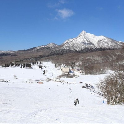 鳥取県・伯耆大山の山麓🎿『鏡ヶ成スキー場』でリフトスタッフのおてつたびです🏔