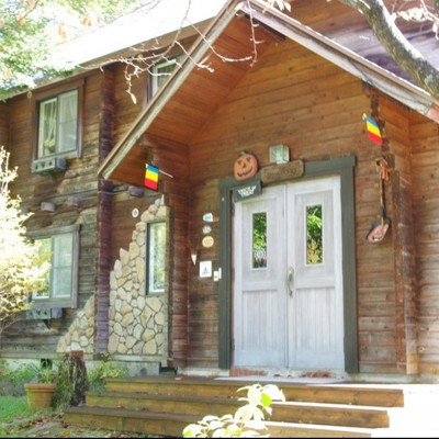 白樺高原の物語を紡ぐ。自家製スモークと山の恵みに囲まれるペンション暮らし🌿🌟